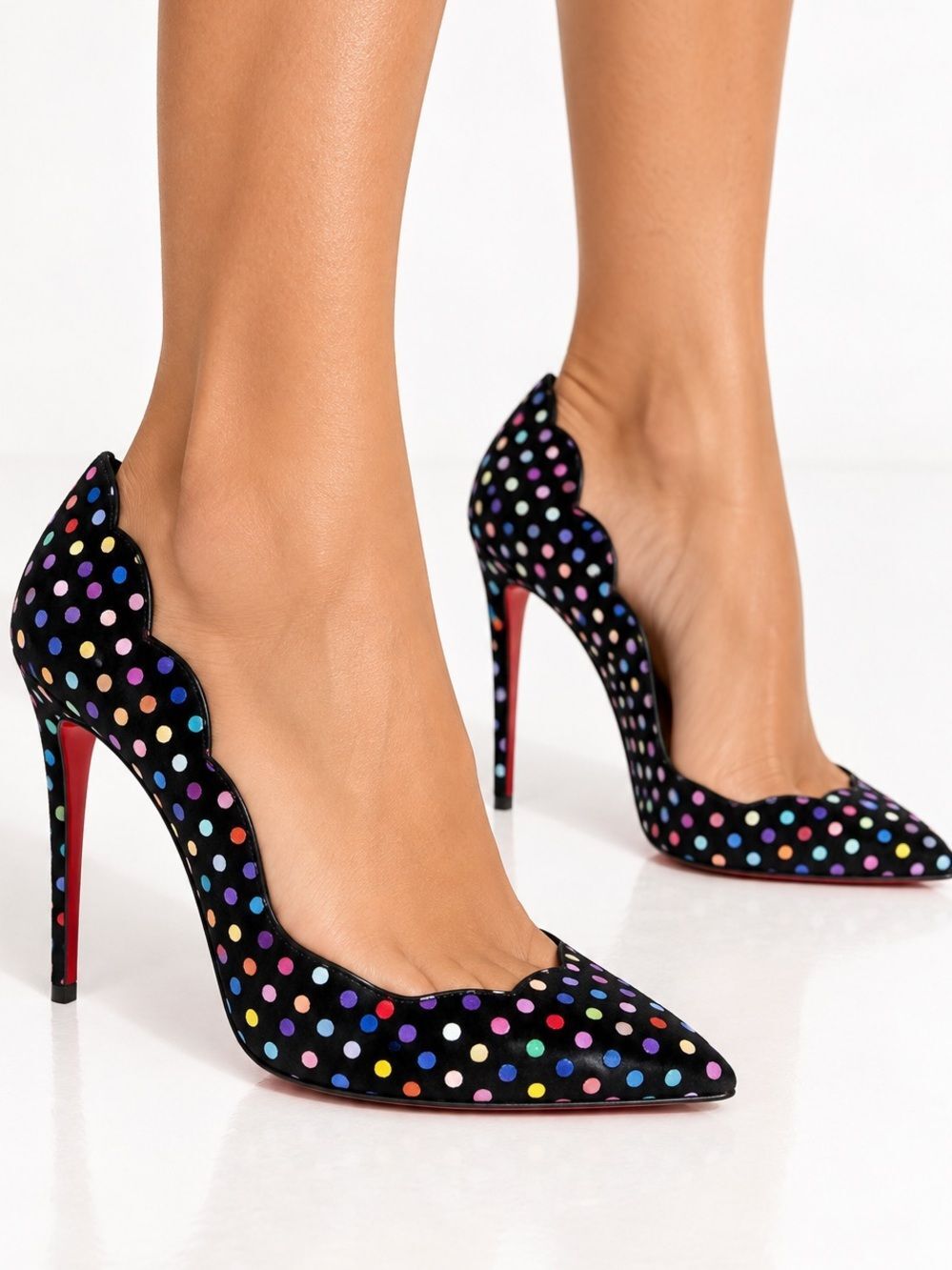 NWT CHRISTIAN LOUBOUTIN Hot Chick Black Scalloped Polka Dot Stiletto Pum…